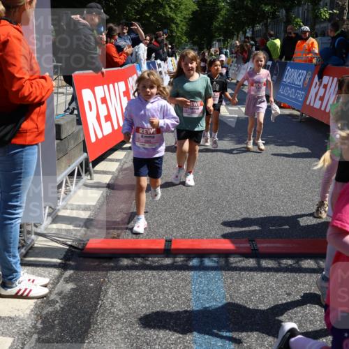 14.06.2026 - REWE Women's Run Strokosch-Dieckow http://msf.ph/oto/9751198 14.06.2026 11:38:59 Ziel 109, 143, 144, 191, 213, 217, 219, 223, 229, 230, 231, 285, 286, 308, 338, 360 meine-sportfotos.de