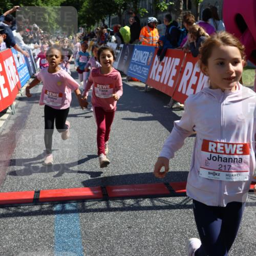 14.06.2026 - REWE Women's Run Strokosch-Dieckow http://msf.ph/oto/9751234 14.06.2026 11:38:55 Ziel 109, 134, 143, 144, 161, 191, 213, 217, 219, 242, 285, 286, 308, 332, 338, 349, 360 meine-sportfotos.de