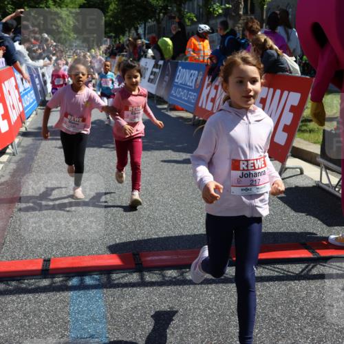 14.06.2026 - REWE Women's Run Strokosch-Dieckow http://msf.ph/oto/9751278 14.06.2026 11:38:54 Ziel 109, 134, 143, 144, 161, 191, 213, 217, 219, 242, 332, 338, 347, 349, 360 meine-sportfotos.de