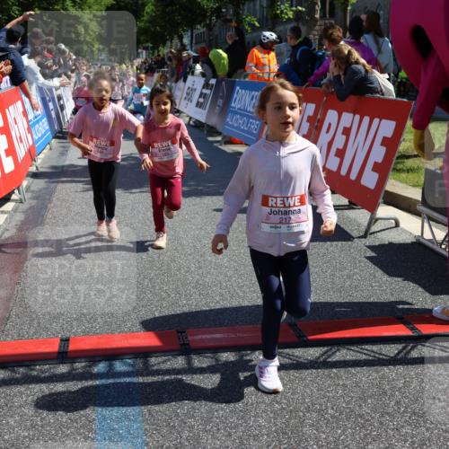 14.06.2026 - REWE Women's Run Strokosch-Dieckow http://msf.ph/oto/9751311 14.06.2026 11:38:54 Ziel 109, 134, 143, 144, 161, 191, 213, 217, 219, 242, 332, 338, 347, 349, 360 meine-sportfotos.de