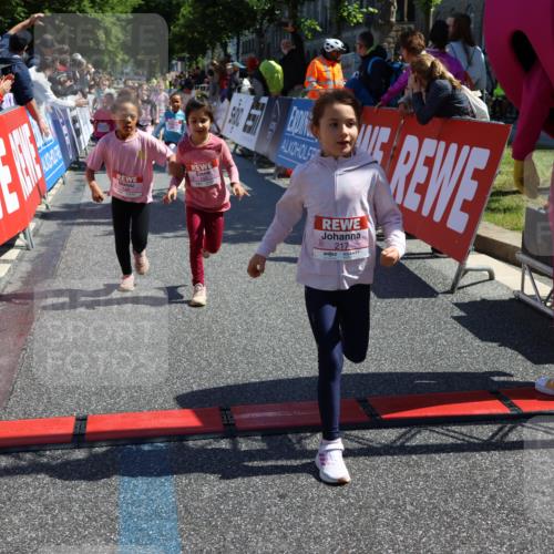 14.06.2026 - REWE Women's Run Strokosch-Dieckow http://msf.ph/oto/9751323 14.06.2026 11:38:54 Ziel 109, 134, 143, 144, 161, 191, 213, 217, 219, 242, 332, 338, 347, 349, 360 meine-sportfotos.de