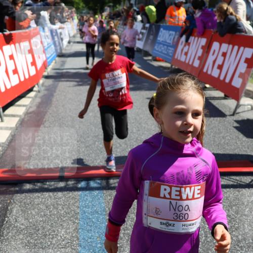 14.06.2026 - REWE Women's Run Strokosch-Dieckow http://msf.ph/oto/9751350 14.06.2026 11:38:52 Ziel 109, 134, 143, 144, 161, 186, 191, 197, 217, 242, 332, 347, 349, 360 meine-sportfotos.de
