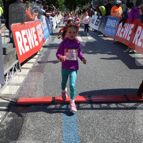 14.06.2026 - REWE Women's Run Strokosch-Dieckow http://msf.ph/oto/9751373 14.06.2026 11:38:51 Ziel 109, 134, 143, 144, 161, 186, 197, 217, 242, 332, 347, 349, 360, 371 meine-sportfotos.de