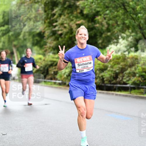 14.06.2026 - REWE Women's Run Dr. Thomas Lammeyer http://msf.ph/oto/9751396 14.06.2026 09:13:30 Laufen 10848, 7 meine-sportfotos.de