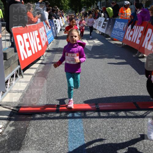 14.06.2026 - REWE Women's Run Strokosch-Dieckow http://msf.ph/oto/9751406 14.06.2026 11:38:51 Ziel 109, 134, 143, 144, 161, 186, 197, 217, 242, 332, 347, 349, 360, 371 meine-sportfotos.de