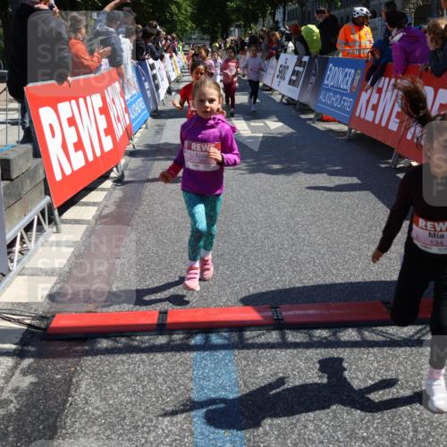 14.06.2026 - REWE Women's Run Strokosch-Dieckow http://msf.ph/oto/9751426 14.06.2026 11:38:51 Ziel 109, 134, 143, 144, 161, 186, 197, 217, 242, 332, 347, 349, 360, 371 meine-sportfotos.de