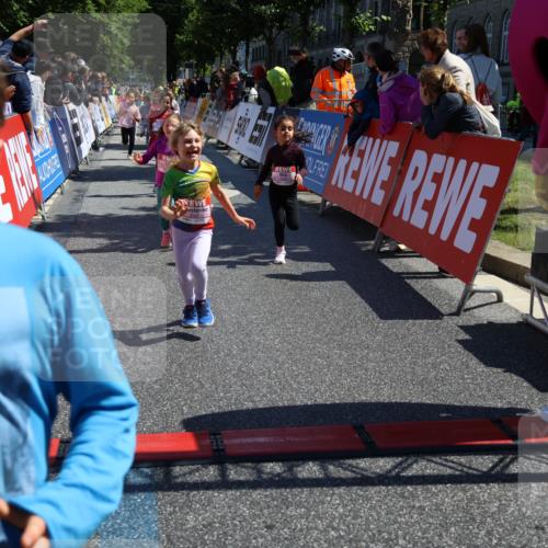 14.06.2026 - REWE Women's Run Strokosch-Dieckow http://msf.ph/oto/9751463 14.06.2026 11:38:49 Ziel 109, 134, 161, 186, 195, 197, 210, 242, 332, 347, 349, 360, 371 meine-sportfotos.de