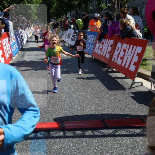 14.06.2026 - REWE Women's Run Strokosch-Dieckow http://msf.ph/oto/9751475 14.06.2026 11:38:49 Ziel 109, 134, 161, 186, 195, 197, 210, 242, 332, 347, 349, 360, 371 meine-sportfotos.de