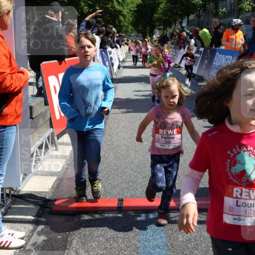 14.06.2026 - REWE Women's Run Strokosch-Dieckow http://msf.ph/oto/9751498 14.06.2026 11:38:48 Ziel 109, 134, 161, 186, 195, 197, 210, 242, 332, 347, 349, 360, 371 meine-sportfotos.de