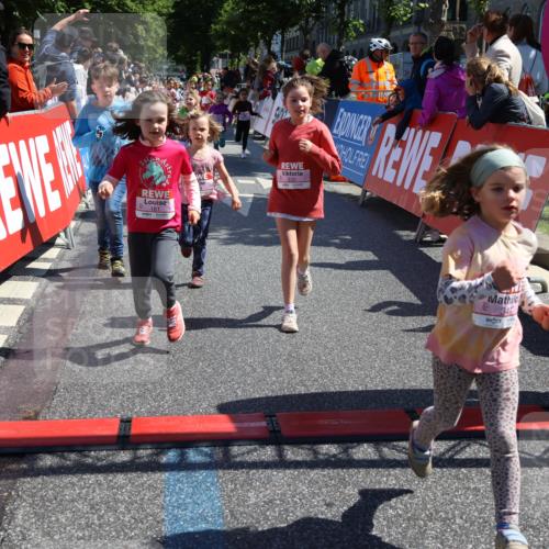 14.06.2026 - REWE Women's Run Strokosch-Dieckow http://msf.ph/oto/9751527 14.06.2026 11:38:47 Ziel 134, 161, 186, 195, 197, 210, 242, 297, 332, 347, 349, 360, 371 meine-sportfotos.de