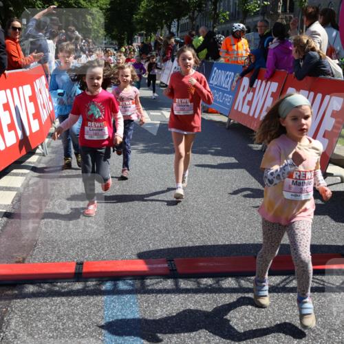14.06.2026 - REWE Women's Run Strokosch-Dieckow http://msf.ph/oto/9751539 14.06.2026 11:38:47 Ziel 134, 161, 186, 195, 197, 210, 242, 297, 332, 347, 349, 360, 371 meine-sportfotos.de