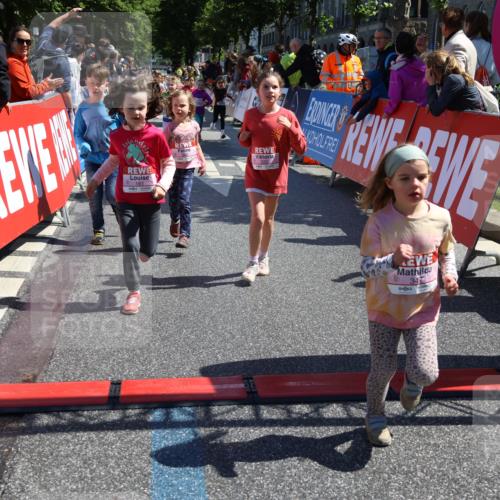 14.06.2026 - REWE Women's Run Strokosch-Dieckow http://msf.ph/oto/9751551 14.06.2026 11:38:47 Ziel 134, 161, 186, 195, 197, 210, 242, 297, 332, 347, 349, 360, 371 meine-sportfotos.de