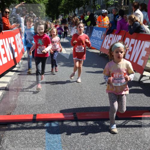 14.06.2026 - REWE Women's Run Strokosch-Dieckow http://msf.ph/oto/9751565 14.06.2026 11:38:46 Ziel 134, 161, 186, 195, 197, 210, 242, 297, 332, 347, 349, 371 meine-sportfotos.de