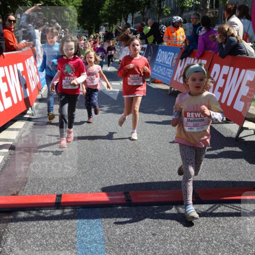 14.06.2026 - REWE Women's Run Strokosch-Dieckow http://msf.ph/oto/9751576 14.06.2026 11:38:46 Ziel 134, 161, 186, 195, 197, 210, 242, 297, 332, 347, 349, 371 meine-sportfotos.de