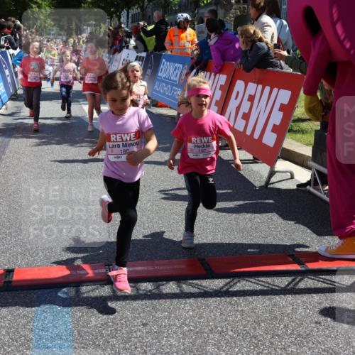 14.06.2026 - REWE Women's Run Strokosch-Dieckow http://msf.ph/oto/9751629 14.06.2026 11:38:45 Ziel 161, 186, 195, 197, 210, 274, 297, 317, 332, 347, 349, 353, 371 meine-sportfotos.de
