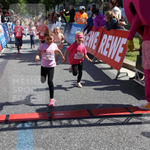 14.06.2026 - REWE Women's Run Strokosch-Dieckow http://msf.ph/oto/9751677 14.06.2026 11:38:45 Ziel 161, 186, 195, 197, 210, 274, 297, 317, 332, 347, 349, 353, 371 meine-sportfotos.de