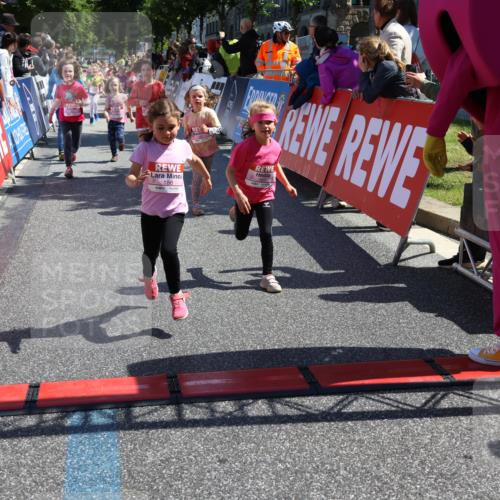 14.06.2026 - REWE Women's Run Strokosch-Dieckow http://msf.ph/oto/9751688 14.06.2026 11:38:45 Ziel 161, 186, 195, 197, 210, 274, 297, 317, 332, 347, 349, 353, 371 meine-sportfotos.de