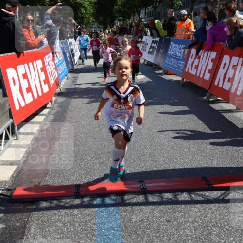 14.06.2026 - REWE Women's Run Strokosch-Dieckow http://msf.ph/oto/9751711 14.06.2026 11:38:43 Ziel 150, 161, 186, 195, 197, 210, 212, 216, 240, 274, 279, 297, 317, 332, 347, 353, 371 meine-sportfotos.de