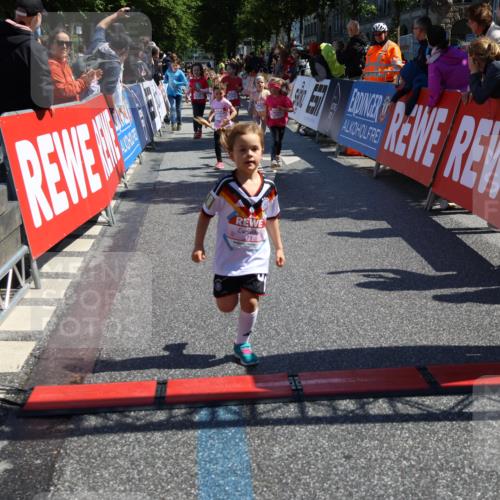 14.06.2026 - REWE Women's Run Strokosch-Dieckow http://msf.ph/oto/9751733 14.06.2026 11:38:43 Ziel 150, 161, 186, 195, 197, 210, 212, 216, 240, 274, 279, 297, 317, 332, 347, 353, 371 meine-sportfotos.de
