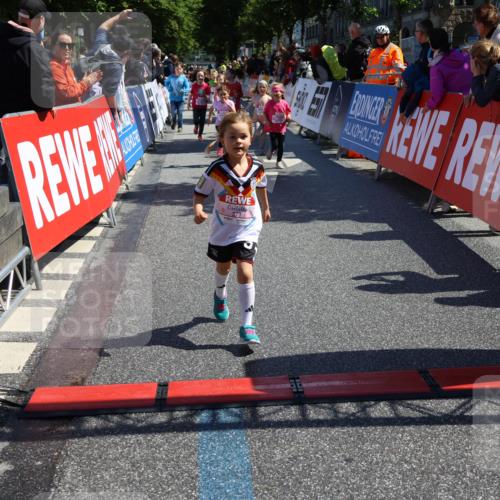 14.06.2026 - REWE Women's Run Strokosch-Dieckow http://msf.ph/oto/9751757 14.06.2026 11:38:42 Ziel 139, 150, 186, 195, 197, 210, 212, 216, 240, 274, 279, 297, 317, 327, 347, 353, 371 meine-sportfotos.de