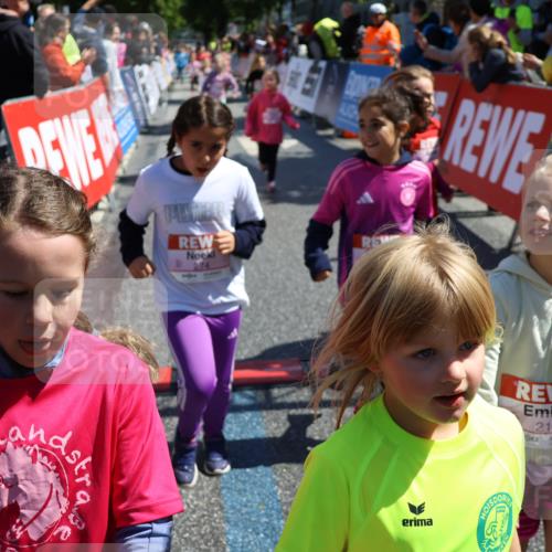 14.06.2026 - REWE Women's Run Strokosch-Dieckow http://msf.ph/oto/9751850 14.06.2026 11:38:37 Ziel 139, 150, 195, 199, 210, 212, 216, 240, 274, 279, 297, 300, 317, 327, 333, 353 meine-sportfotos.de