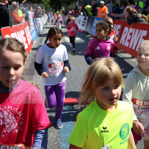 14.06.2026 - REWE Women's Run Strokosch-Dieckow http://msf.ph/oto/9751860 14.06.2026 11:38:37 Ziel 139, 150, 195, 199, 210, 212, 216, 240, 274, 279, 297, 300, 317, 327, 333, 353 meine-sportfotos.de