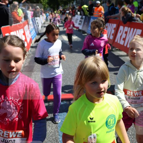 14.06.2026 - REWE Women's Run Strokosch-Dieckow http://msf.ph/oto/9751871 14.06.2026 11:38:37 Ziel 139, 150, 195, 199, 210, 212, 216, 240, 274, 279, 297, 300, 317, 327, 333, 353 meine-sportfotos.de