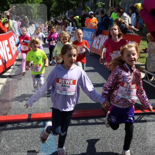 14.06.2026 - REWE Women's Run Strokosch-Dieckow http://msf.ph/oto/9751882 14.06.2026 11:38:35 Ziel 139, 150, 199, 212, 216, 240, 246, 261, 274, 279, 283, 297, 300, 317, 327, 333, 353 meine-sportfotos.de