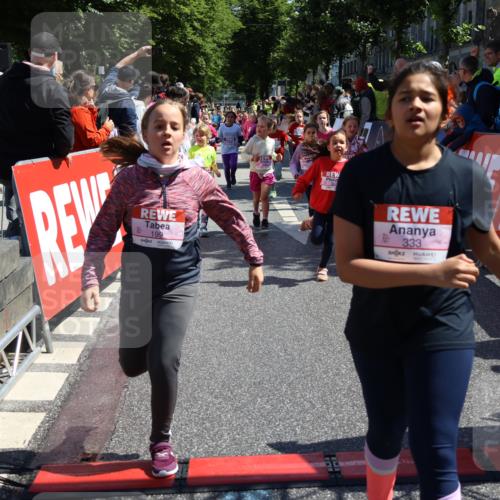 14.06.2026 - REWE Women's Run Strokosch-Dieckow http://msf.ph/oto/9751932 14.06.2026 11:38:32 Ziel 139, 150, 190, 199, 212, 216, 221, 240, 246, 261, 279, 283, 300, 303, 304, 306, 327, 333 meine-sportfotos.de