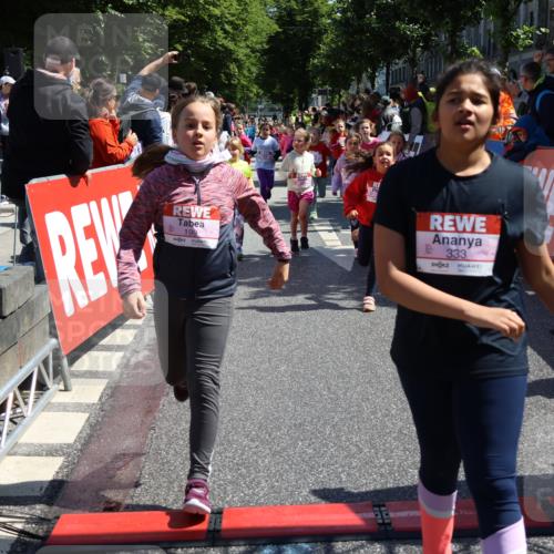 14.06.2026 - REWE Women's Run Strokosch-Dieckow http://msf.ph/oto/9751946 14.06.2026 11:38:32 Ziel 139, 150, 190, 199, 212, 216, 221, 240, 246, 261, 279, 283, 300, 303, 304, 306, 327, 333 meine-sportfotos.de