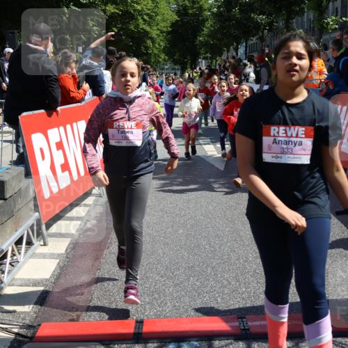 14.06.2026 - REWE Women's Run Strokosch-Dieckow http://msf.ph/oto/9751956 14.06.2026 11:38:32 Ziel 139, 150, 190, 199, 212, 216, 221, 240, 246, 261, 279, 283, 300, 303, 304, 306, 327, 333 meine-sportfotos.de