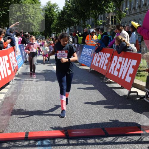 14.06.2026 - REWE Women's Run Strokosch-Dieckow http://msf.ph/oto/9752011 14.06.2026 11:38:31 Ziel 139, 146, 190, 199, 212, 221, 240, 246, 261, 279, 280, 283, 300, 303, 304, 306, 327, 333 meine-sportfotos.de