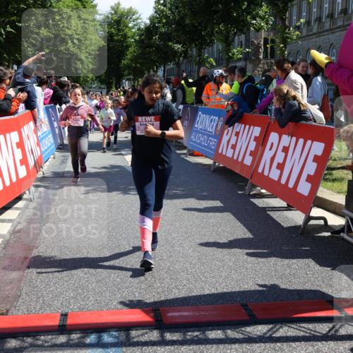 14.06.2026 - REWE Women's Run Strokosch-Dieckow http://msf.ph/oto/9752024 14.06.2026 11:38:31 Ziel 139, 146, 190, 199, 212, 221, 240, 246, 261, 279, 280, 283, 300, 303, 304, 306, 327, 333 meine-sportfotos.de
