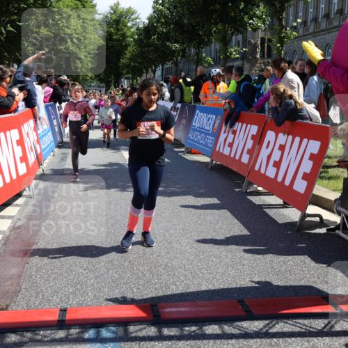 14.06.2026 - REWE Women's Run Strokosch-Dieckow http://msf.ph/oto/9752056 14.06.2026 11:38:30 Ziel 139, 146, 152, 190, 199, 221, 238, 246, 261, 280, 283, 300, 303, 304, 306, 327, 333 meine-sportfotos.de