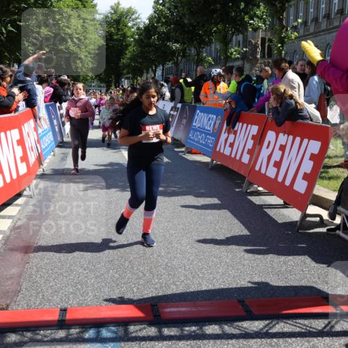 14.06.2026 - REWE Women's Run Strokosch-Dieckow http://msf.ph/oto/9752068 14.06.2026 11:38:30 Ziel 139, 146, 152, 190, 199, 221, 238, 246, 261, 280, 283, 300, 303, 304, 306, 327, 333 meine-sportfotos.de
