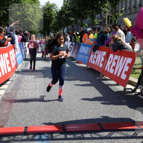 14.06.2026 - REWE Women's Run Strokosch-Dieckow http://msf.ph/oto/9752079 14.06.2026 11:38:30 Ziel 139, 146, 152, 190, 199, 221, 238, 246, 261, 280, 283, 300, 303, 304, 306, 327, 333 meine-sportfotos.de