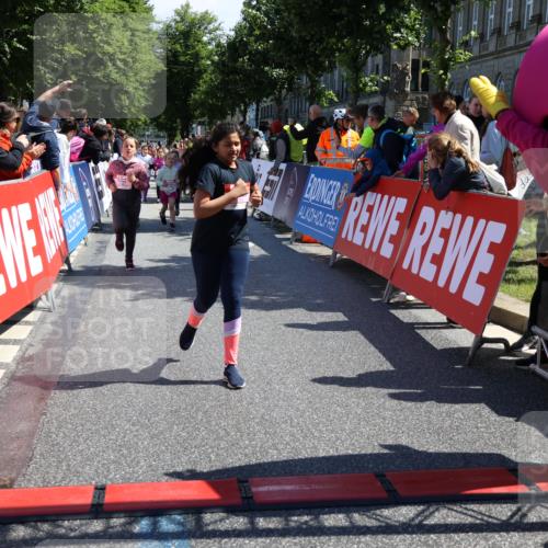 14.06.2026 - REWE Women's Run Strokosch-Dieckow http://msf.ph/oto/9752097 14.06.2026 11:38:30 Ziel 139, 146, 152, 190, 199, 221, 238, 246, 261, 280, 283, 300, 303, 304, 306, 327, 333 meine-sportfotos.de
