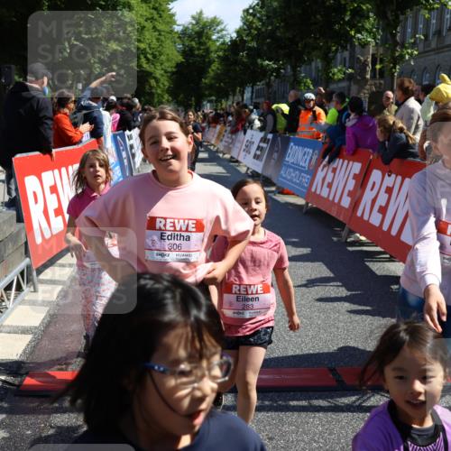 14.06.2026 - REWE Women's Run Strokosch-Dieckow http://msf.ph/oto/9752105 14.06.2026 11:38:27 Ziel 129, 130, 146, 152, 153, 181, 190, 208, 221, 238, 244, 246, 261, 280, 283, 303, 304, 306, 333 meine-sportfotos.de