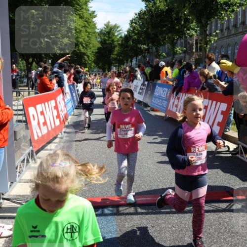 14.06.2026 - REWE Women's Run Strokosch-Dieckow http://msf.ph/oto/9752262 14.06.2026 11:38:23 Ziel 129, 130, 146, 152, 153, 160, 181, 185, 190, 208, 221, 238, 244, 246, 261, 273, 280, 283, 295, 296, 303, 304, 306, 316, 345, 356 meine-sportfotos.de