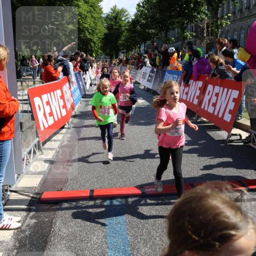 14.06.2026 - REWE Women's Run Strokosch-Dieckow http://msf.ph/oto/9752295 14.06.2026 11:38:22 Ziel 105, 129, 130, 146, 152, 153, 160, 181, 185, 190, 208, 221, 238, 244, 267, 273, 280, 295, 296, 303, 304, 306, 316, 345, 356 meine-sportfotos.de