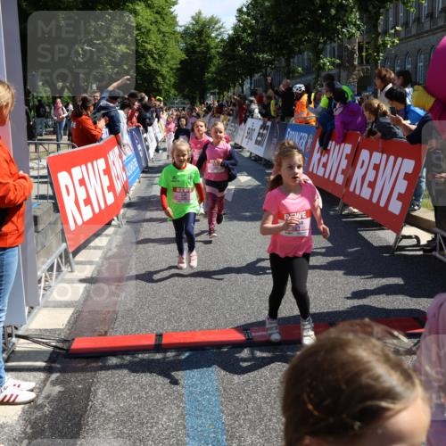 14.06.2026 - REWE Women's Run Strokosch-Dieckow http://msf.ph/oto/9752306 14.06.2026 11:38:21 Ziel 105, 129, 130, 146, 152, 153, 160, 181, 185, 189, 190, 208, 220, 221, 238, 241, 244, 252, 267, 273, 280, 295, 296, 303, 316, 345, 356 meine-sportfotos.de