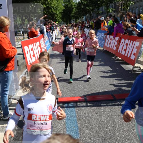 14.06.2026 - REWE Women's Run Strokosch-Dieckow http://msf.ph/oto/9752389 14.06.2026 11:38:20 Ziel 105, 117, 125, 127, 129, 130, 146, 152, 153, 160, 181, 185, 189, 208, 220, 238, 241, 244, 252, 267, 273, 280, 295, 296, 316, 345, 356 meine-sportfotos.de