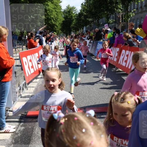 14.06.2026 - REWE Women's Run Strokosch-Dieckow http://msf.ph/oto/9752467 14.06.2026 11:38:18 Ziel 105, 117, 125, 127, 129, 130, 152, 153, 160, 181, 185, 189, 194, 208, 220, 238, 241, 244, 252, 267, 273, 295, 296, 316, 321, 345, 356 meine-sportfotos.de