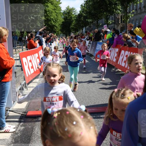 14.06.2026 - REWE Women's Run Strokosch-Dieckow http://msf.ph/oto/9752479 14.06.2026 11:38:18 Ziel 105, 117, 125, 127, 129, 130, 152, 153, 160, 181, 185, 189, 194, 208, 220, 238, 241, 244, 252, 267, 273, 295, 296, 316, 321, 345, 356 meine-sportfotos.de