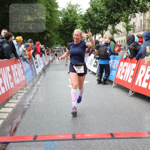 14.06.2026 - REWE Women's Run Strokosch-Dieckow http://msf.ph/oto/9752552 14.06.2026 09:49:33 Ziel 10991, 11360 meine-sportfotos.de