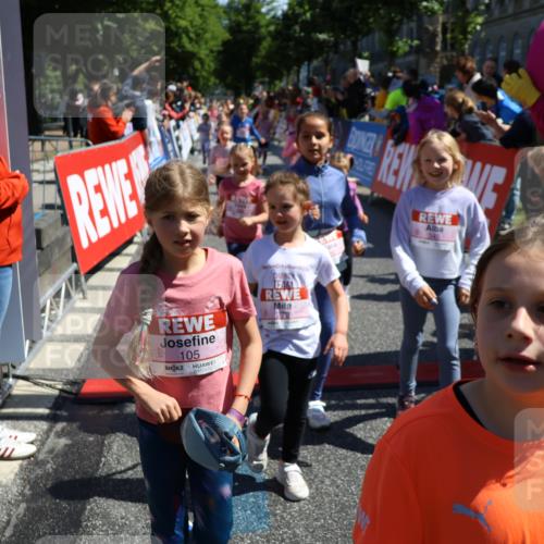 14.06.2026 - REWE Women's Run Strokosch-Dieckow http://msf.ph/oto/9752555 14.06.2026 11:38:16 Ziel 105, 117, 125, 127, 128, 129, 130, 153, 160, 185, 189, 194, 201, 208, 214, 220, 241, 244, 252, 255, 267, 273, 295, 296, 316, 321, 345, 356 meine-sportfotos.de