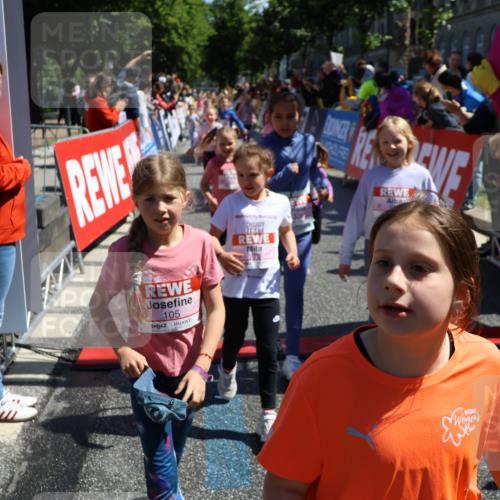 14.06.2026 - REWE Women's Run Strokosch-Dieckow http://msf.ph/oto/9752574 14.06.2026 11:38:15 Ziel 105, 117, 125, 127, 128, 153, 160, 185, 189, 194, 201, 208, 214, 220, 241, 244, 252, 255, 267, 273, 295, 296, 316, 321, 345, 356 meine-sportfotos.de