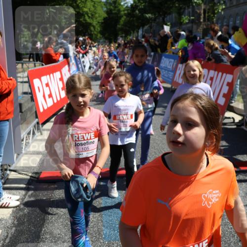 14.06.2026 - REWE Women's Run Strokosch-Dieckow http://msf.ph/oto/9752584 14.06.2026 11:38:15 Ziel 105, 117, 125, 127, 128, 153, 160, 185, 189, 194, 201, 208, 214, 220, 241, 244, 252, 255, 267, 273, 295, 296, 316, 321, 345, 356 meine-sportfotos.de