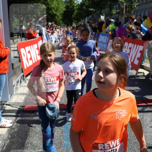 14.06.2026 - REWE Women's Run Strokosch-Dieckow http://msf.ph/oto/9752593 14.06.2026 11:38:15 Ziel 105, 117, 125, 127, 128, 153, 160, 185, 189, 194, 201, 208, 214, 220, 241, 244, 252, 255, 267, 273, 295, 296, 316, 321, 345, 356 meine-sportfotos.de