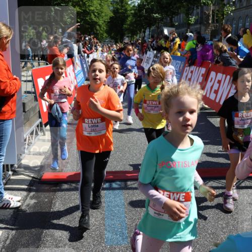14.06.2026 - REWE Women's Run Strokosch-Dieckow http://msf.ph/oto/9752625 14.06.2026 11:38:14 Ziel 105, 117, 125, 127, 128, 160, 185, 189, 194, 201, 214, 220, 241, 252, 255, 267, 273, 295, 296, 316, 319, 321, 345, 356 meine-sportfotos.de